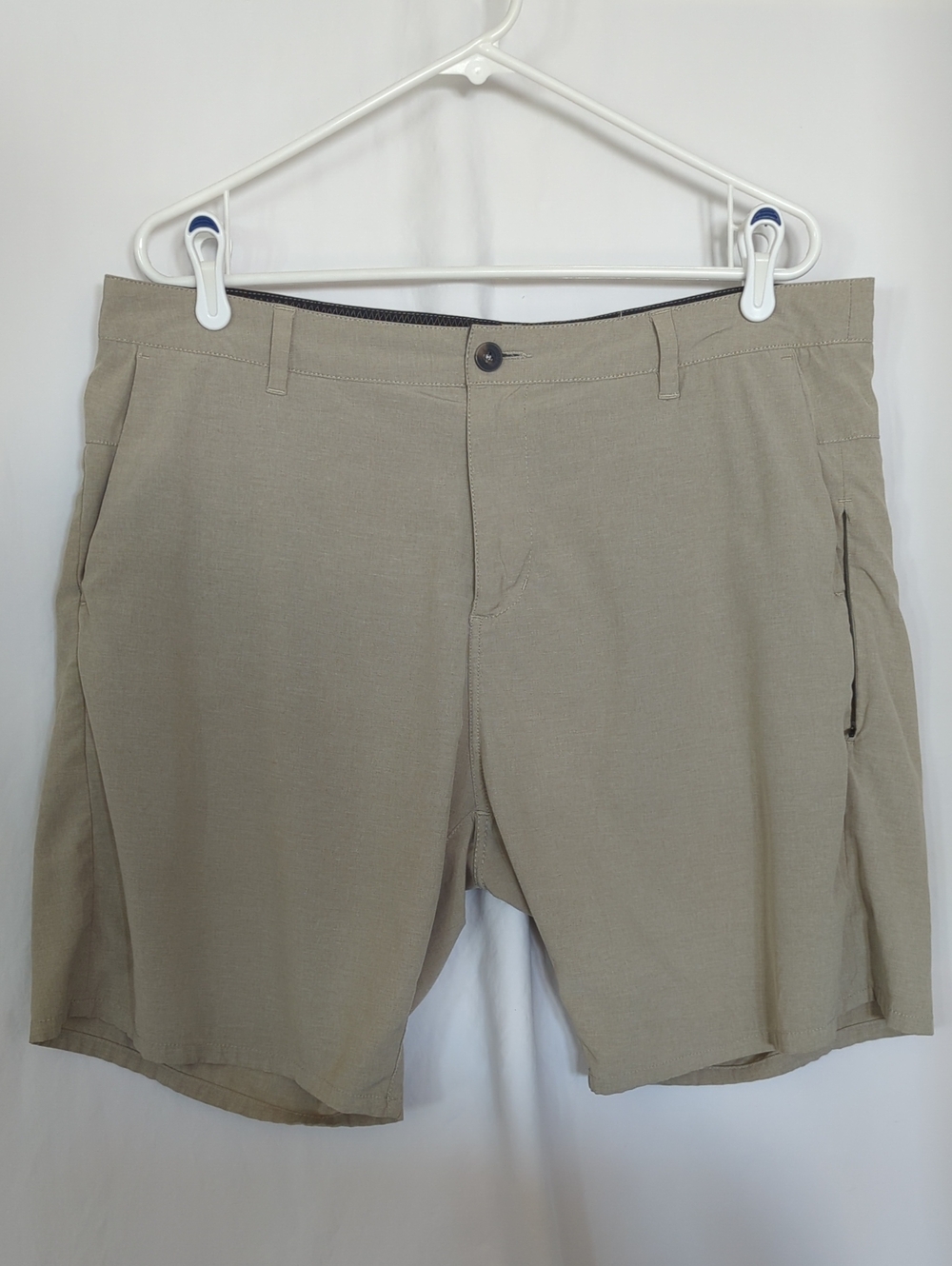 Vuori Aim Shorts Mens 36 Khaki Tan V368 Performance Stretch Golf Chino